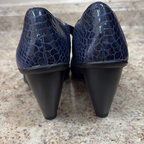 Libby Edelman Navy and Black leather Lace-Up Heeled shoes - Picture 4 of 7